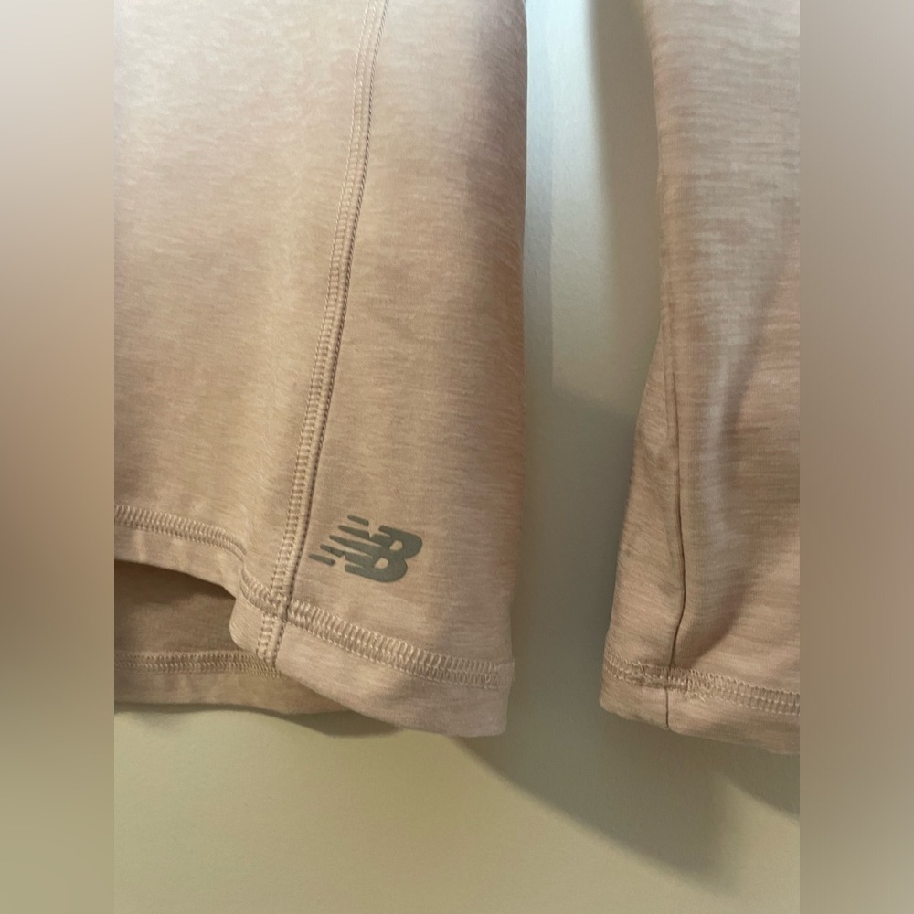 New Balance long Sleeve Athletic Performance Athleisure Top Soft Pink Size Small - Picture 4 of 10